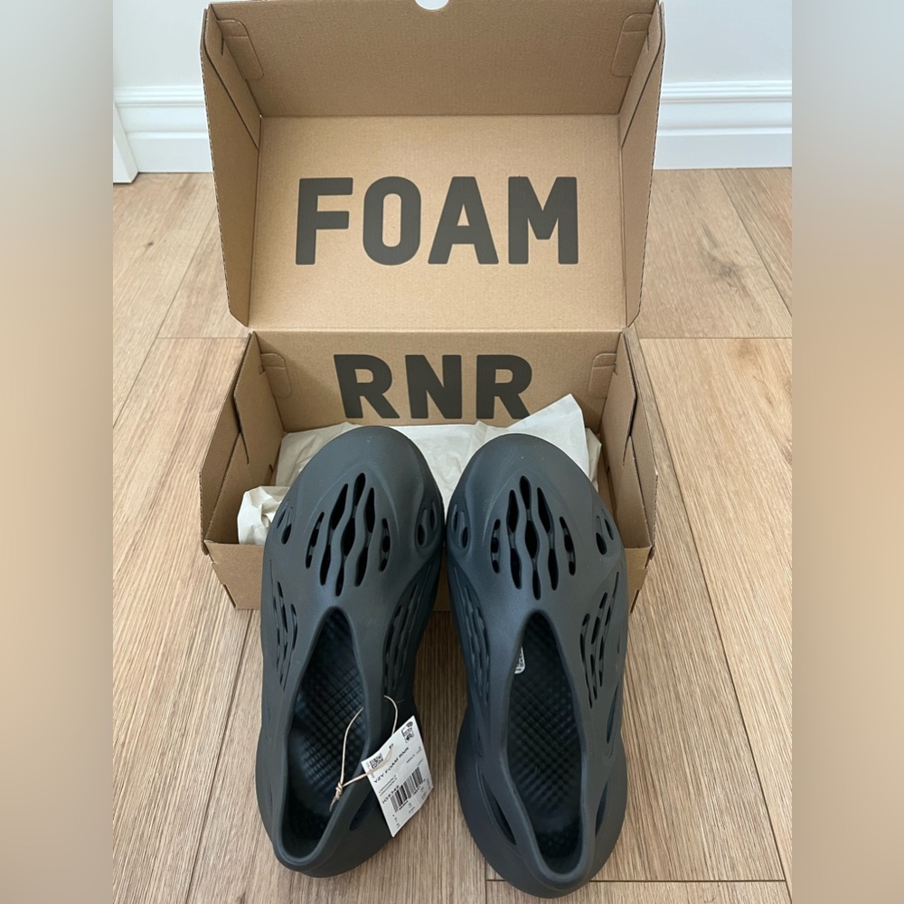 Yeezy Foam Runner size 6 black